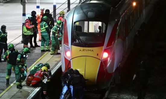 طعن بالسكين داخل قطار في بريطانيا