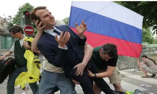 vol de la statue Macron du Musee Grevin