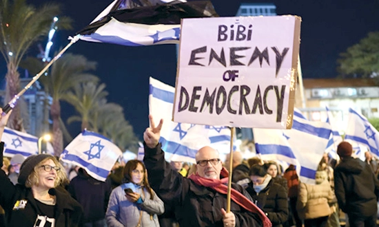 manifestation devant la residence de Netanyahu