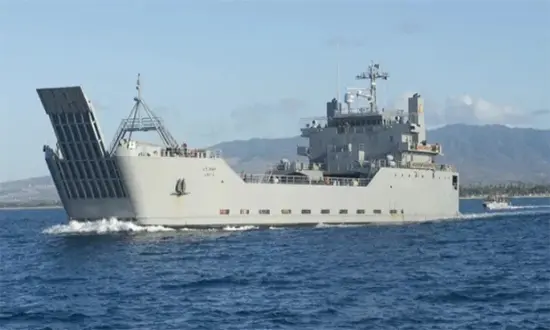navire de guerre isrelien au port de Tanger